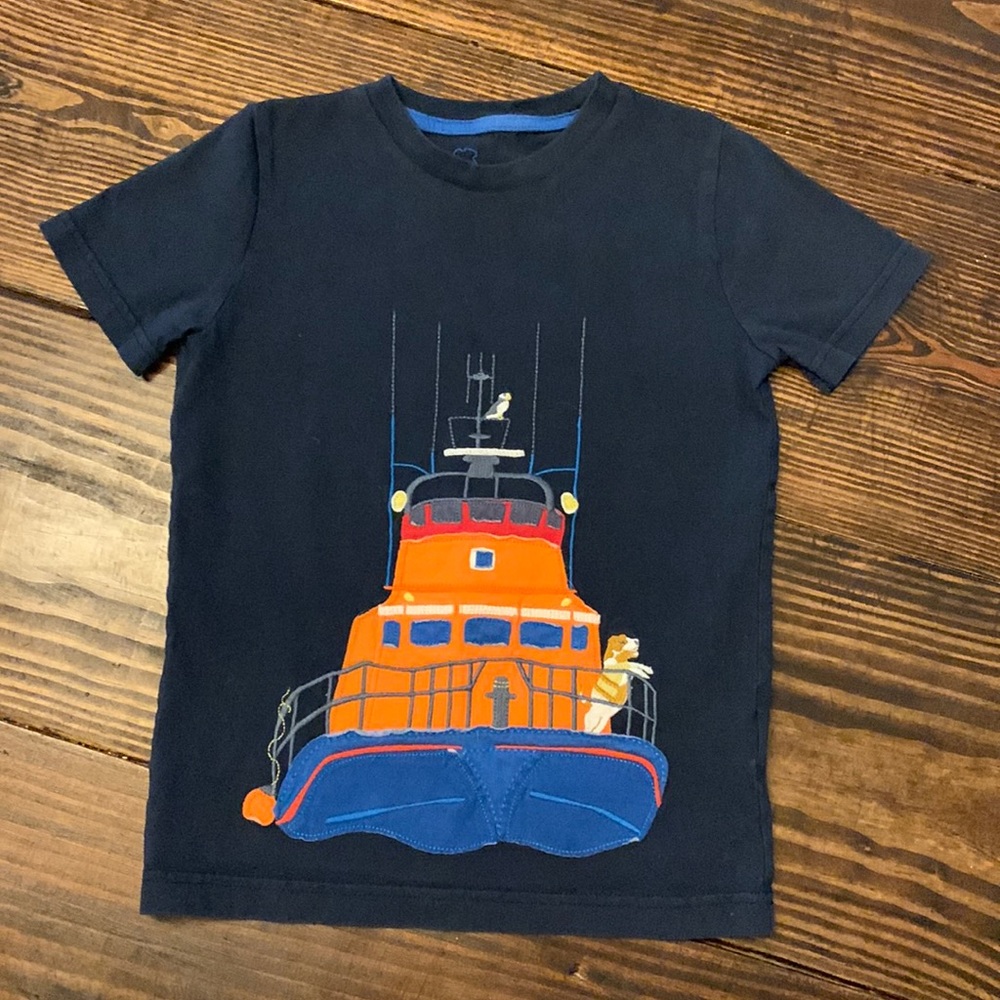Mini Boden Appliquéd Tugboat Dog Tee